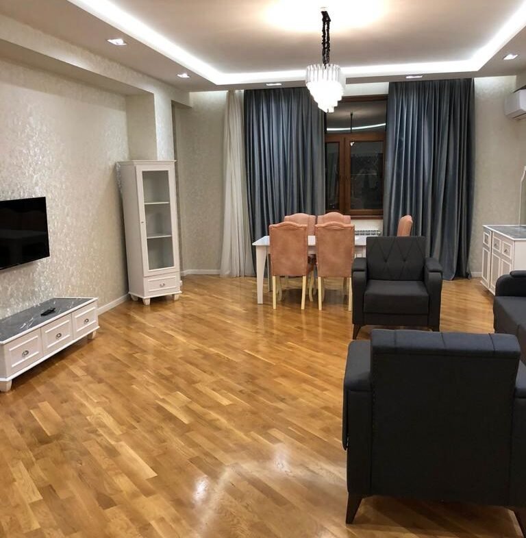 Nəsimi bazarı yaxınlığında yeni tikilidə 3 otaqlı kirayə
