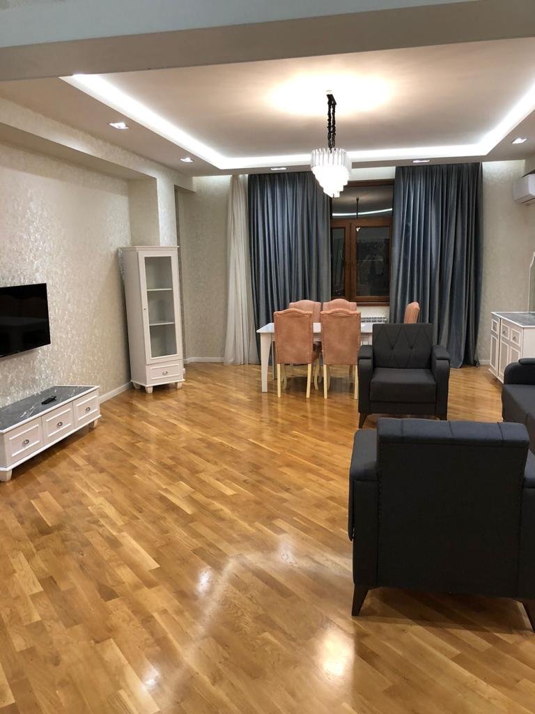 Nəsimi bazarı yaxınlığında yeni tikilidə 3 otaqlı kirayə