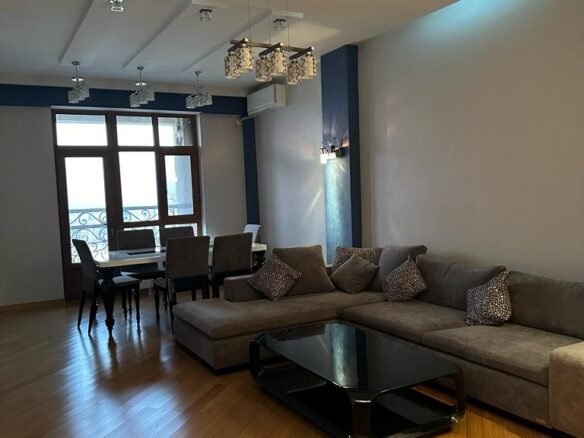 İnşaatçılar m/st, Zərdabi pr.də yeni tikilidə əla təmirli 3 otaqlı satılır