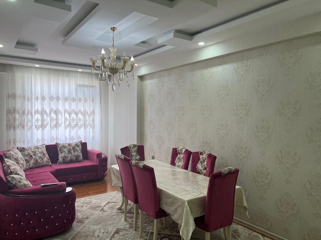 Neftçilər m/st yaxınlığında yeni tikilidə əla təmirli 3 otaqlı satılır