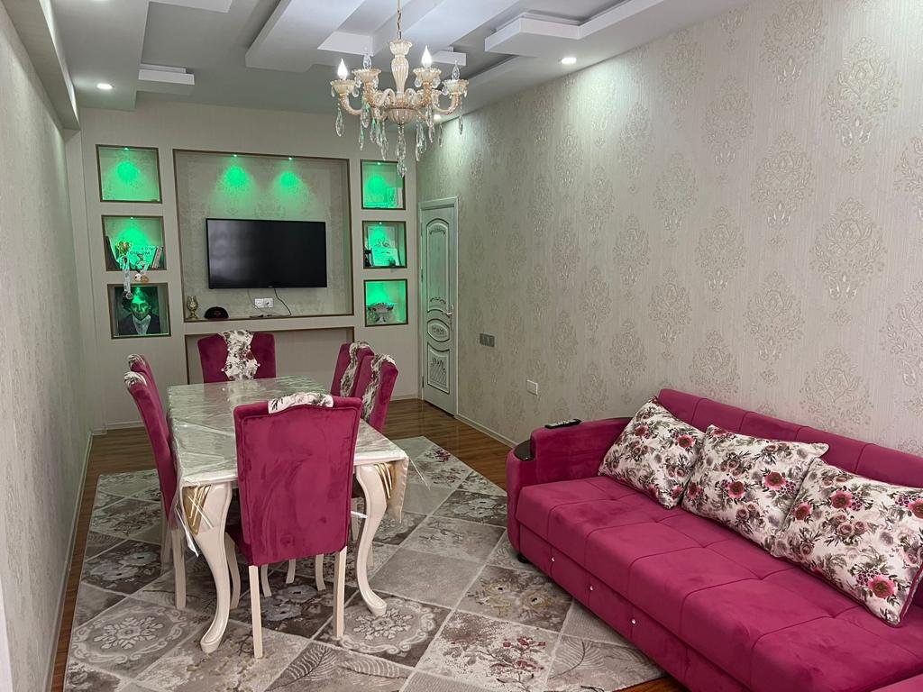 Neftçilər m/st yaxınlığında yeni tikilidə əla təmirli 3 otaqlı satılır