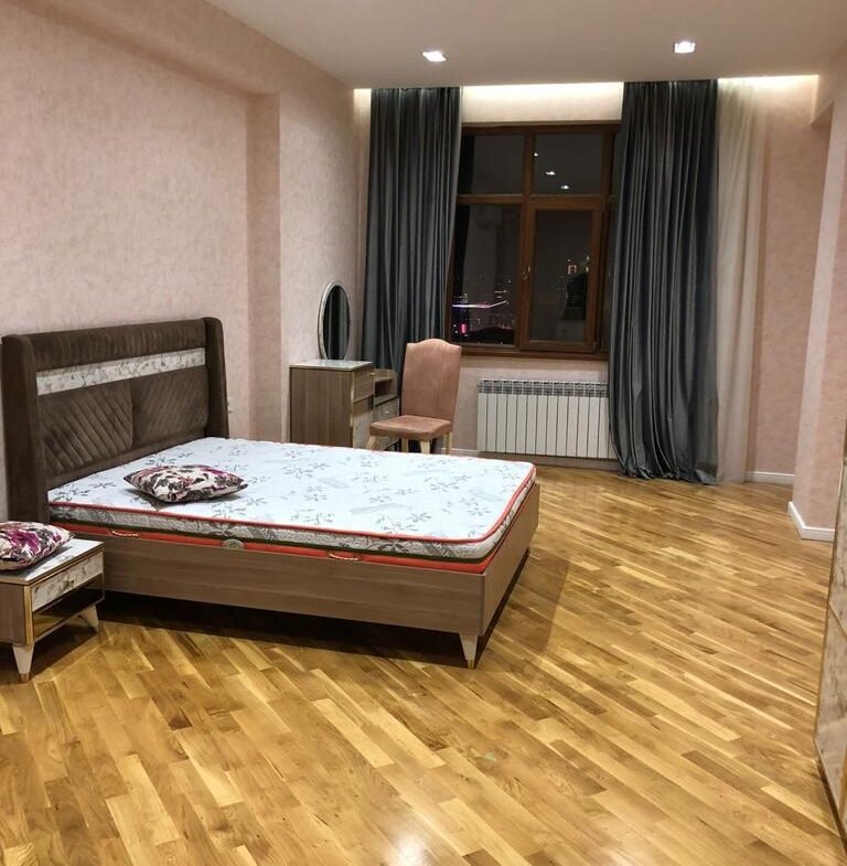 Nəsimi bazarı yaxınlığında yeni tikilidə 3 otaqlı kirayə