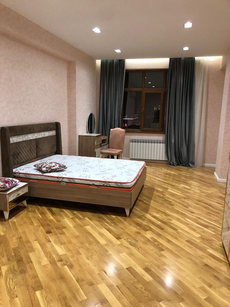 Nəsimi bazarı yaxınlığında yeni tikilidə 3 otaqlı kirayə