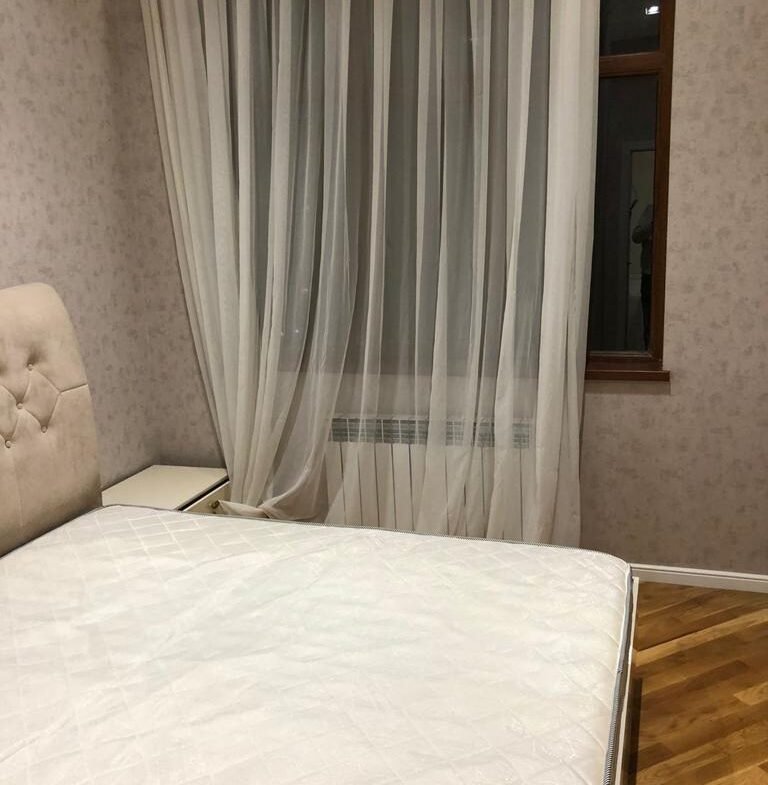 Nəsimi bazarı yaxınlığında yeni tikilidə 3 otaqlı kirayə
