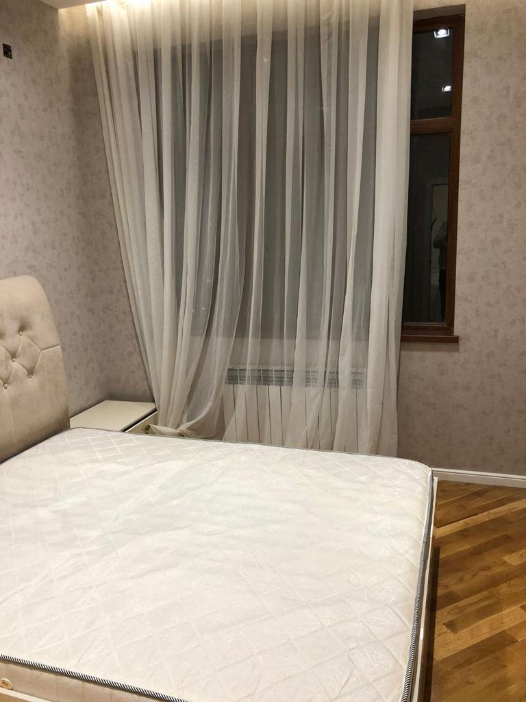 Nəsimi bazarı yaxınlığında yeni tikilidə 3 otaqlı kirayə