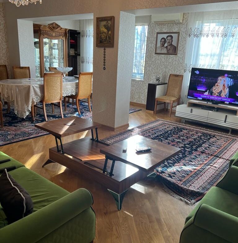 Nəsimi rayonu, Koroğlu heykəlinin yanı 3+3 , 4 otaqlı stalinka satılır