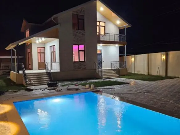 Novxanıda 6 sotun içərisində 7 otaqlı villa satılır