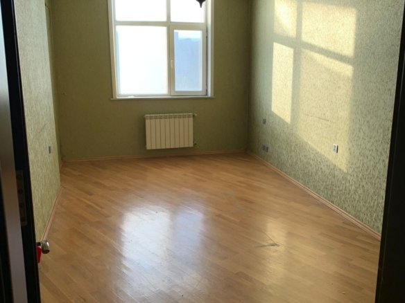 İnşaatçılar m.st yanı 2 otaqlı yeni tikili satılır