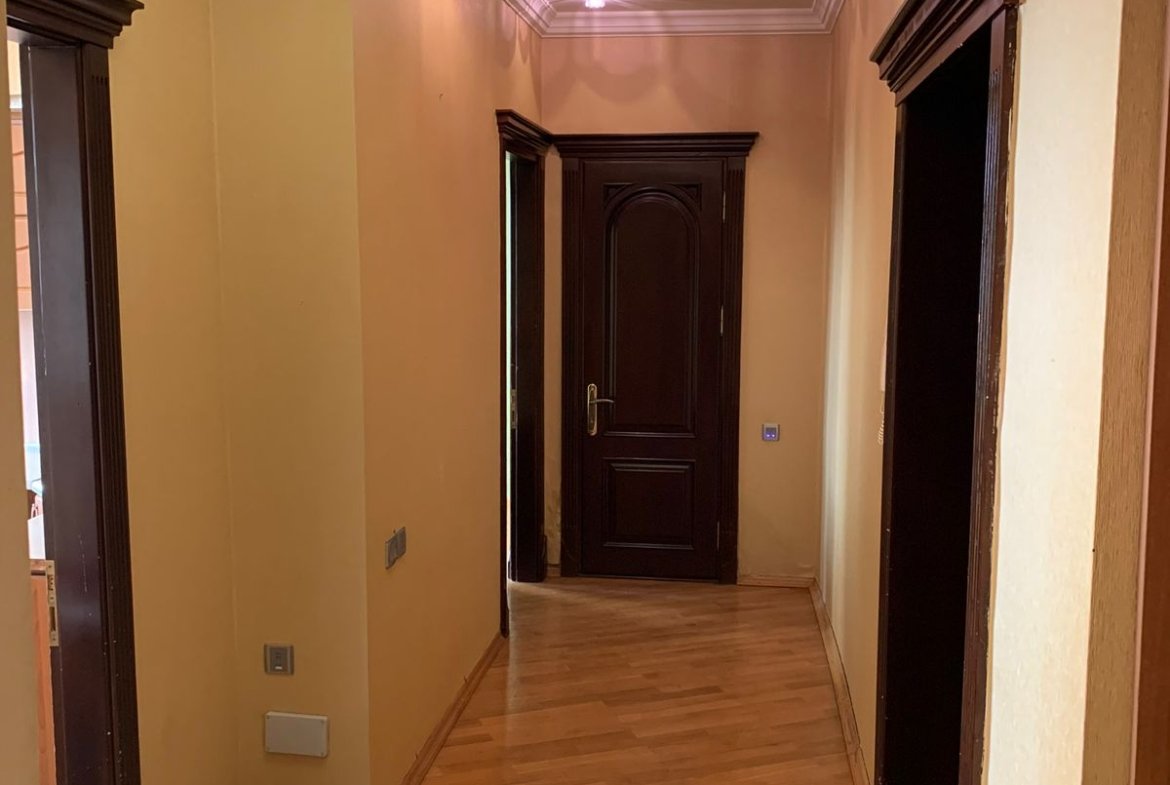 İnşaatçılar m.st yanı 2 otaqlı yeni tikili satılır