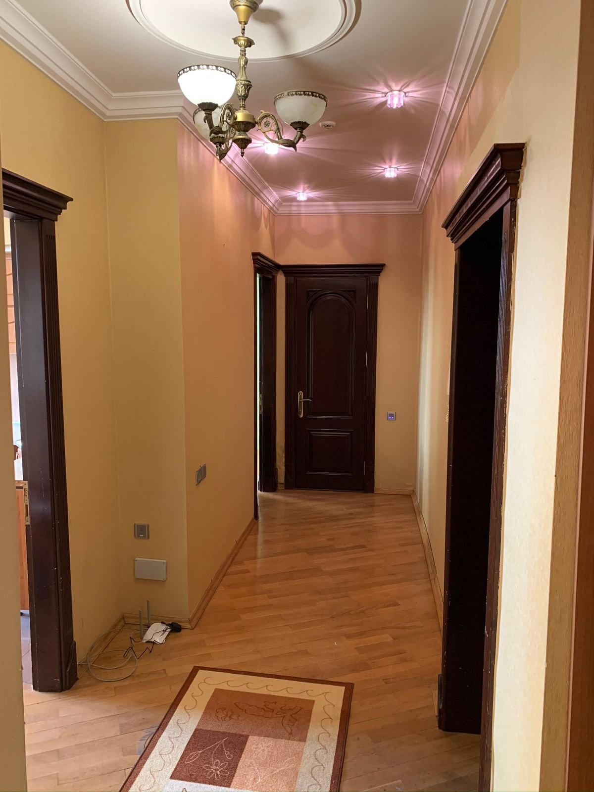 İnşaatçılar m.st yanı 2 otaqlı yeni tikili satılır