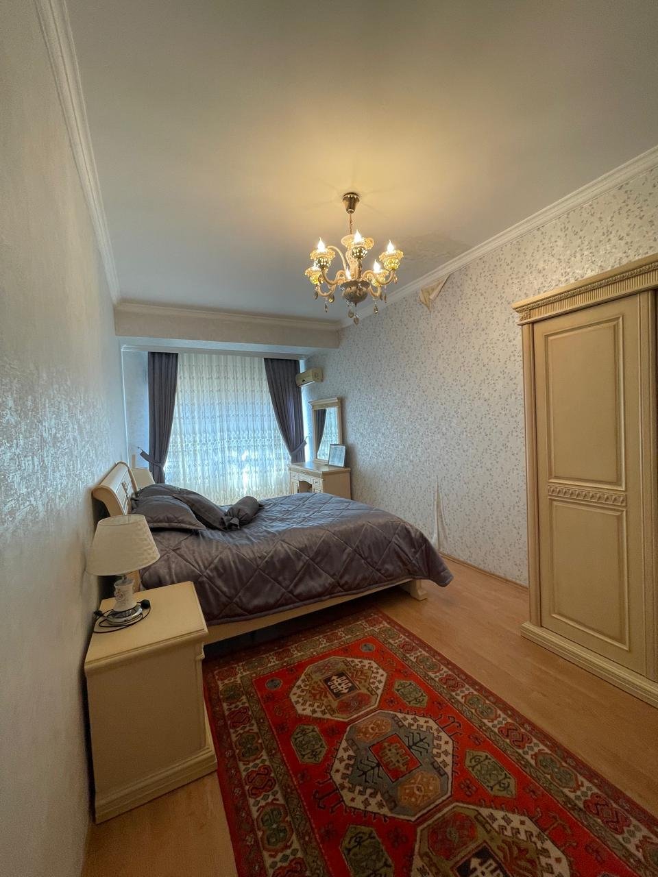 Yasamal parkı və gölün yanı 3 otaqlı yeni tikili satılır