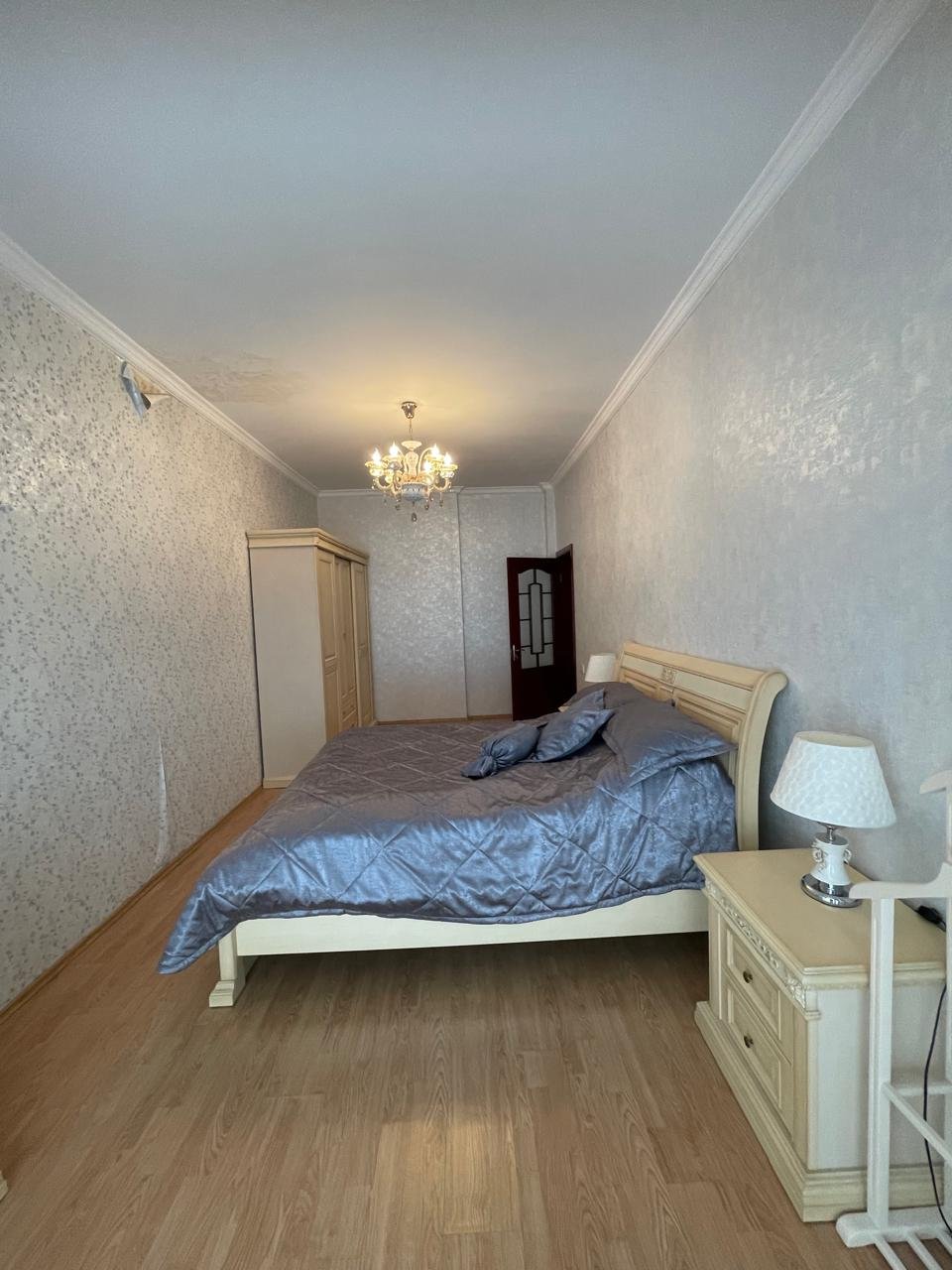 Yasamal parkı və gölün yanı 3 otaqlı yeni tikili satılır