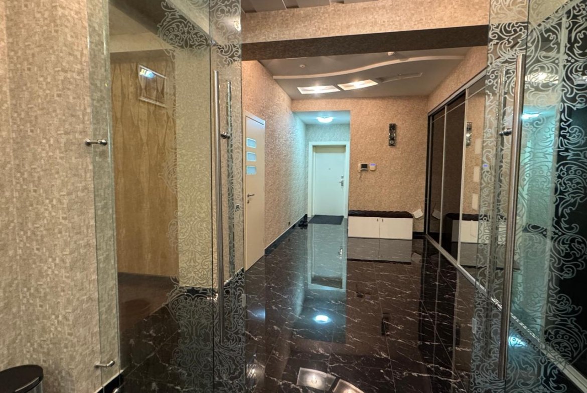 Elmlerin yanı 4 otaqlı yeni tikili satılır