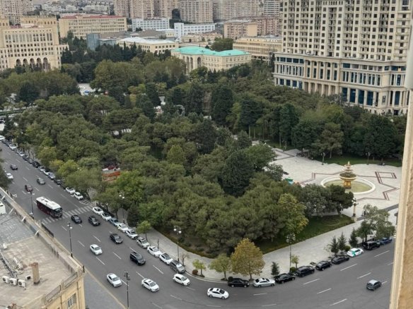 Elmlerin yanı 4 otaqlı yeni tikili satılır
