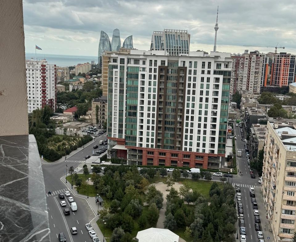 Elmlerin yanı 4 otaqlı yeni tikili satılır