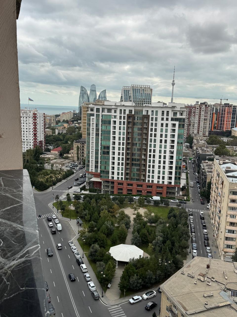Elmlerin yanı 4 otaqlı yeni tikili satılır