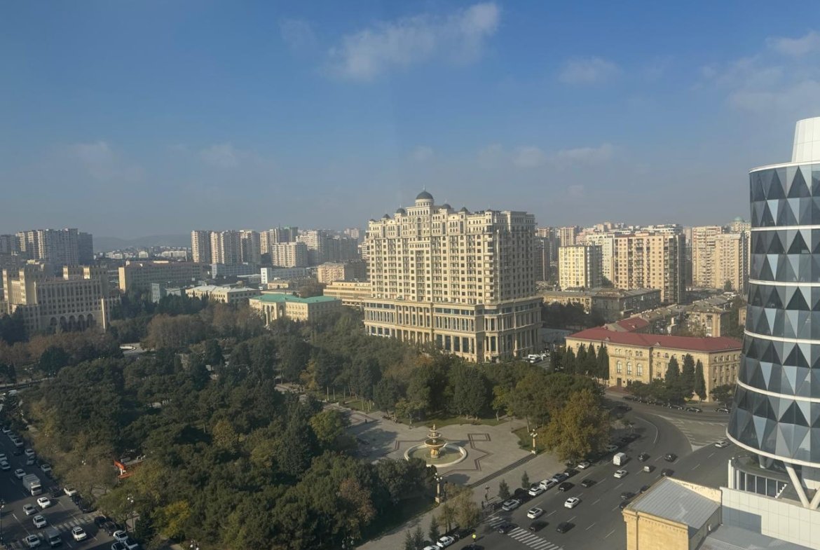 Elmlerin yanı 4 otaqlı yeni tikili satılır