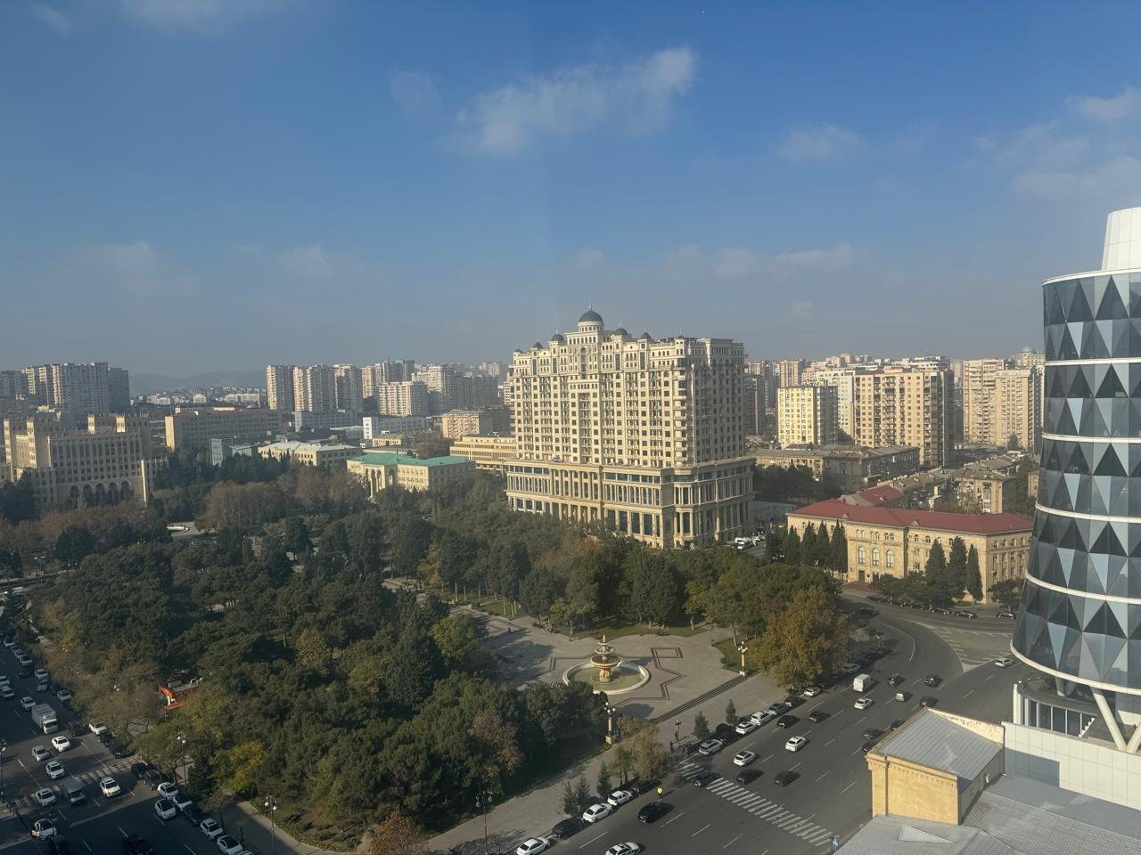 Elmlerin yanı 4 otaqlı yeni tikili satılır