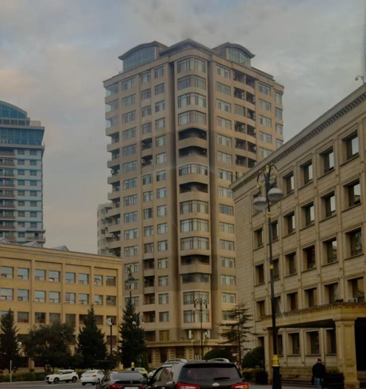 Elmlerin yanı 4 otaqlı yeni tikili satılır