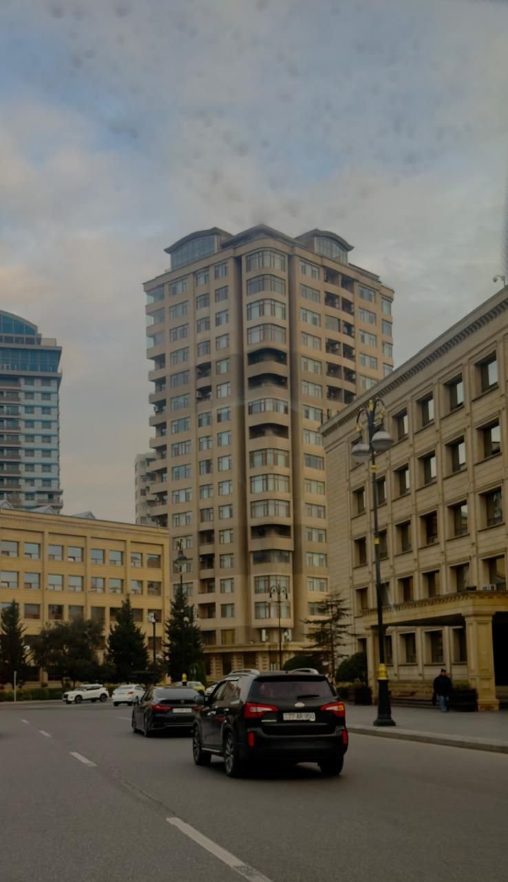 Elmlerin yanı 4 otaqlı yeni tikili satılır