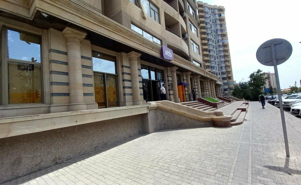 Elmlerin yanı 4 otaqlı yeni tikili satılır