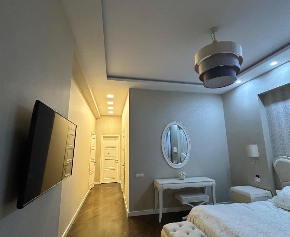 NIzami metrosun yaxin 5 otaqli yeni tikili satılır