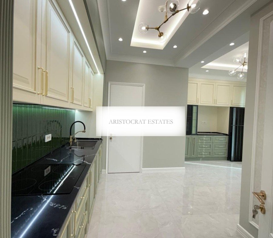 Belvedere, yeni təmirli 4 otaqlı satılır
