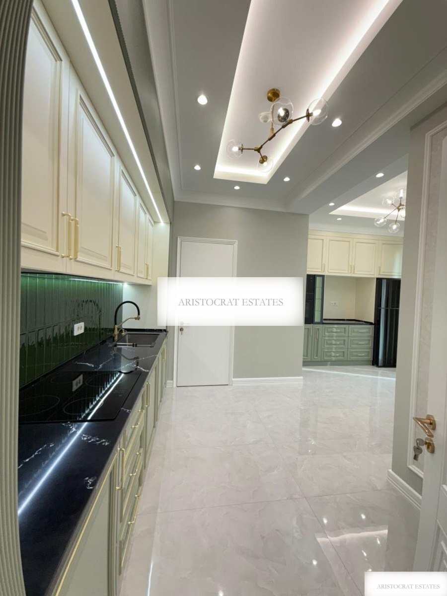 Belvedere, yeni təmirli 4 otaqlı satılır
