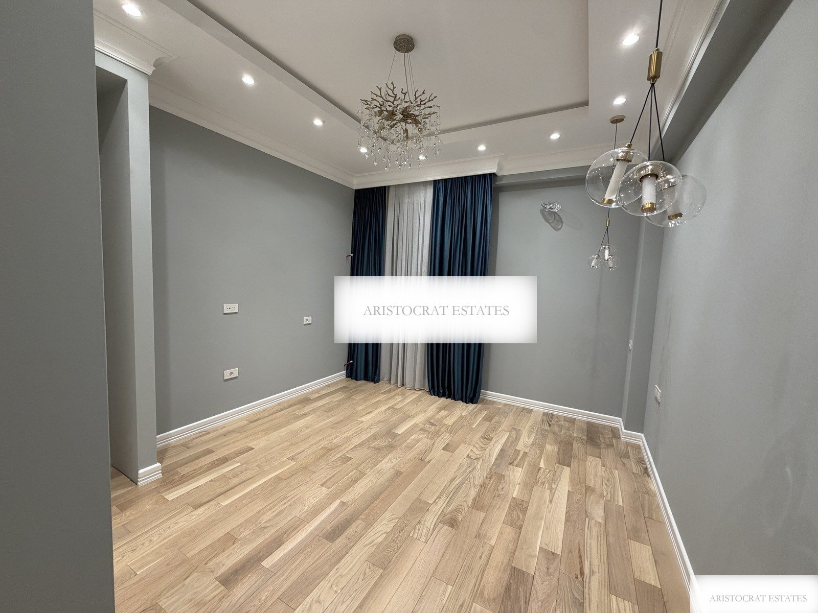 Belvedere, yeni təmirli 4 otaqlı satılır