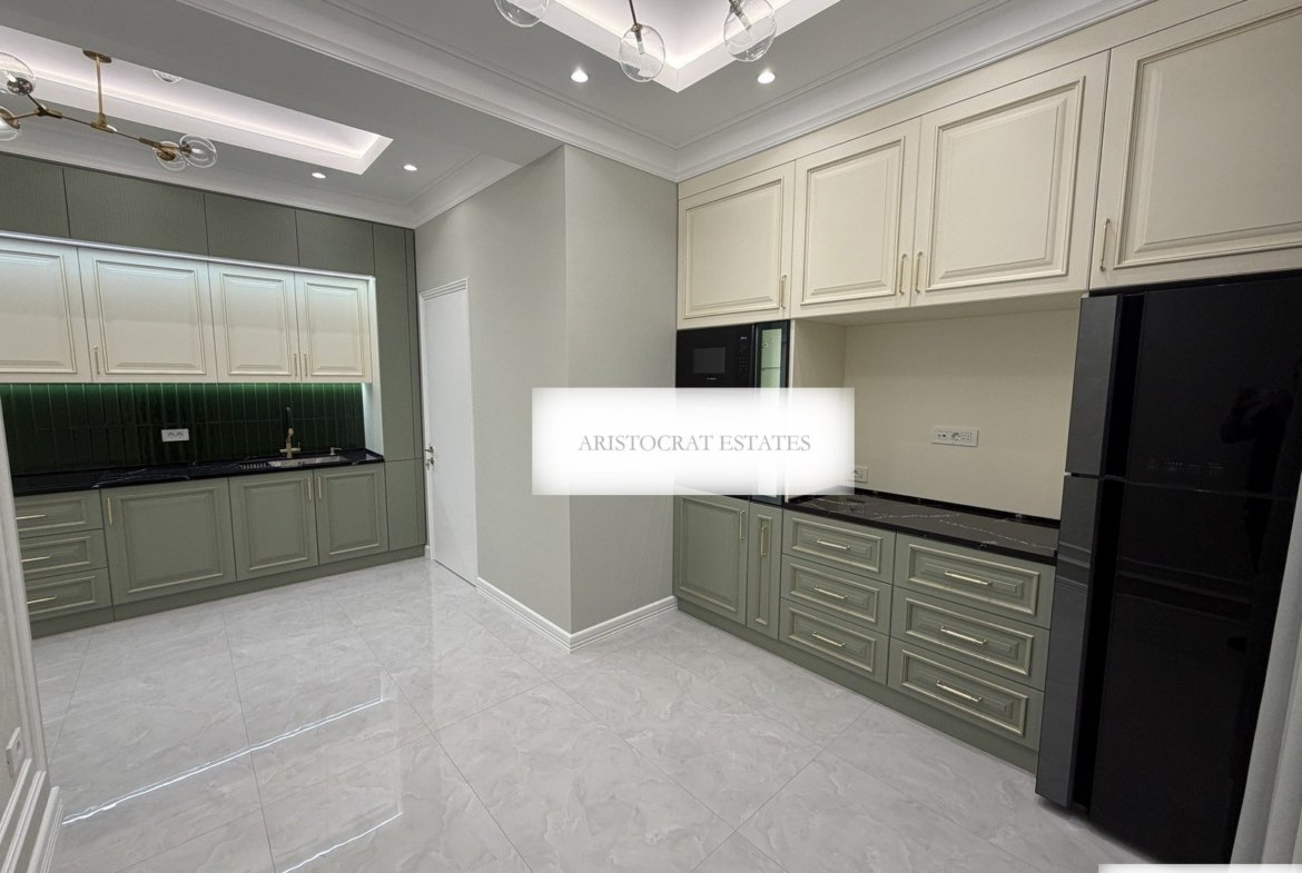 Belvedere, yeni təmirli 4 otaqlı satılır