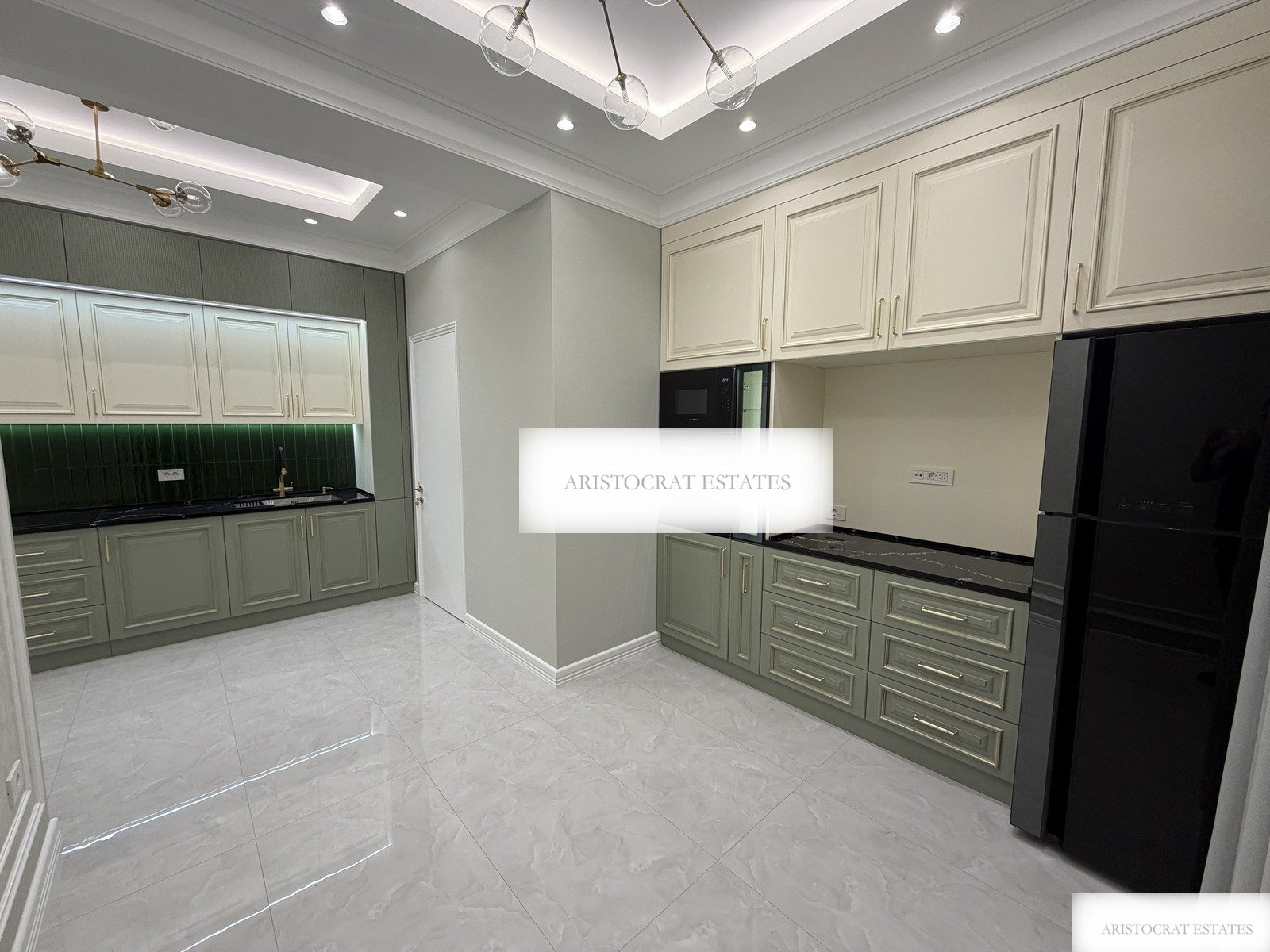 Belvedere, yeni təmirli 4 otaqlı satılır