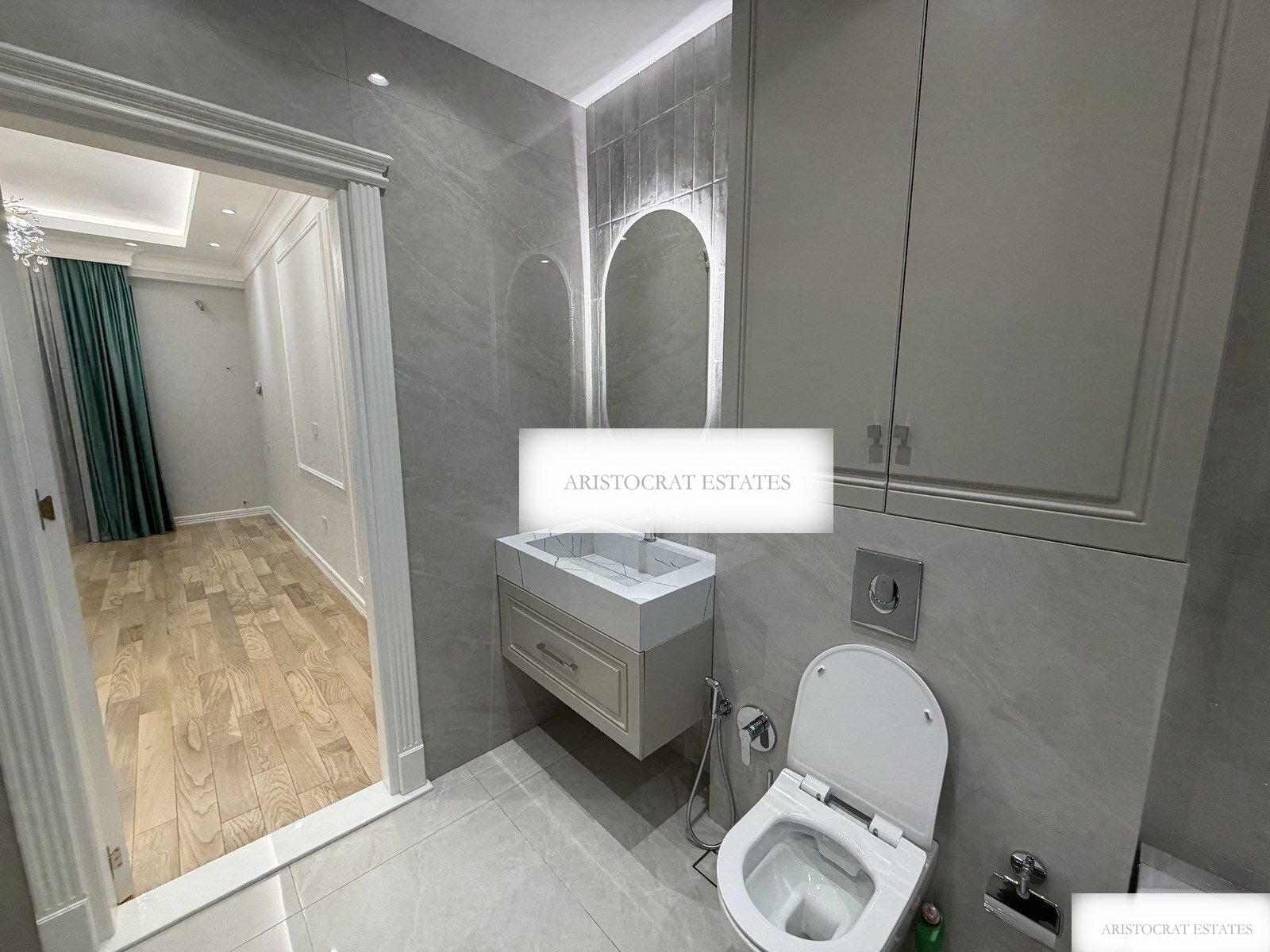 Belvedere, yeni təmirli 4 otaqlı satılır