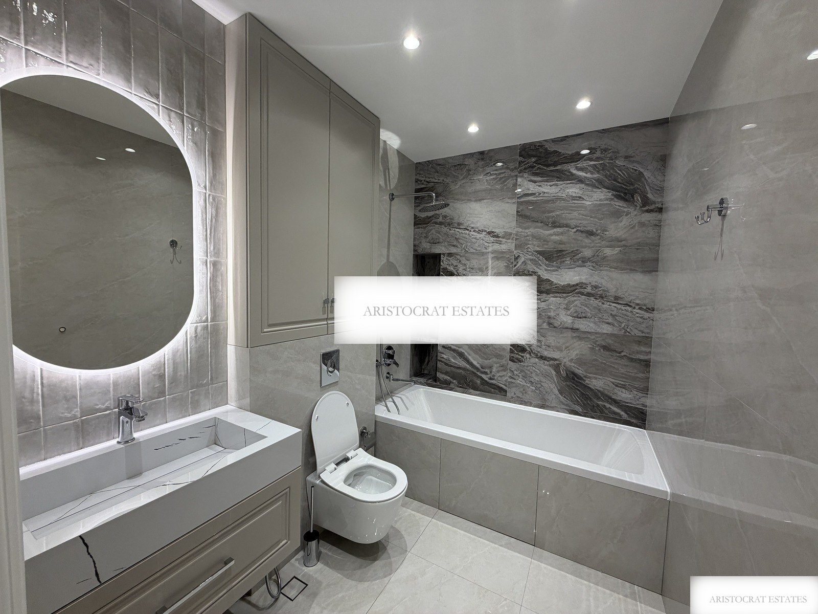 Belvedere, yeni təmirli 4 otaqlı satılır