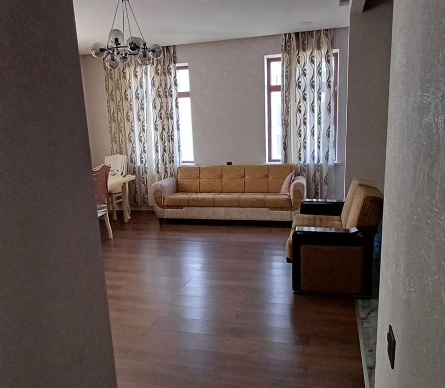 Elmlerde yeni tikili, 4 otaqli satilir