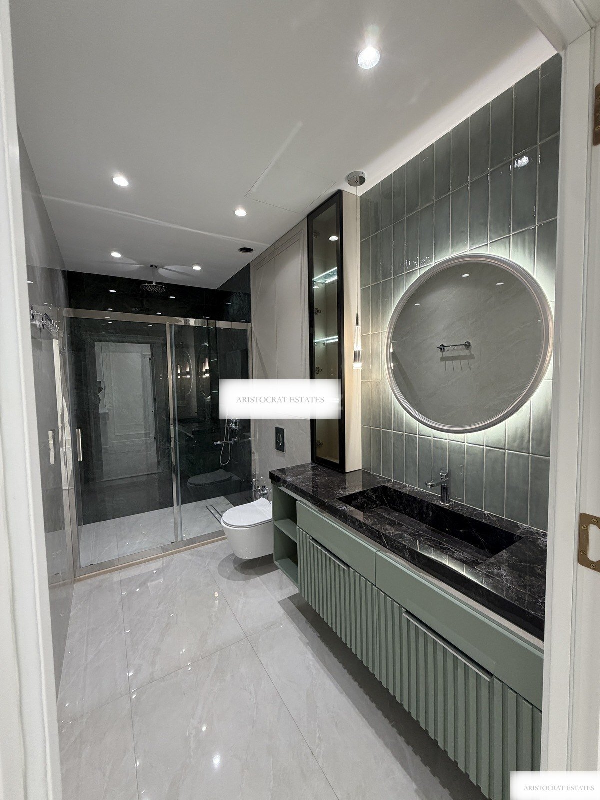 Belvedere, yeni təmirli 4 otaqlı satılır