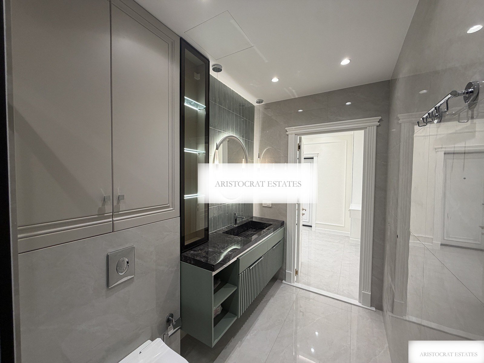 Belvedere, yeni təmirli 4 otaqlı satılır