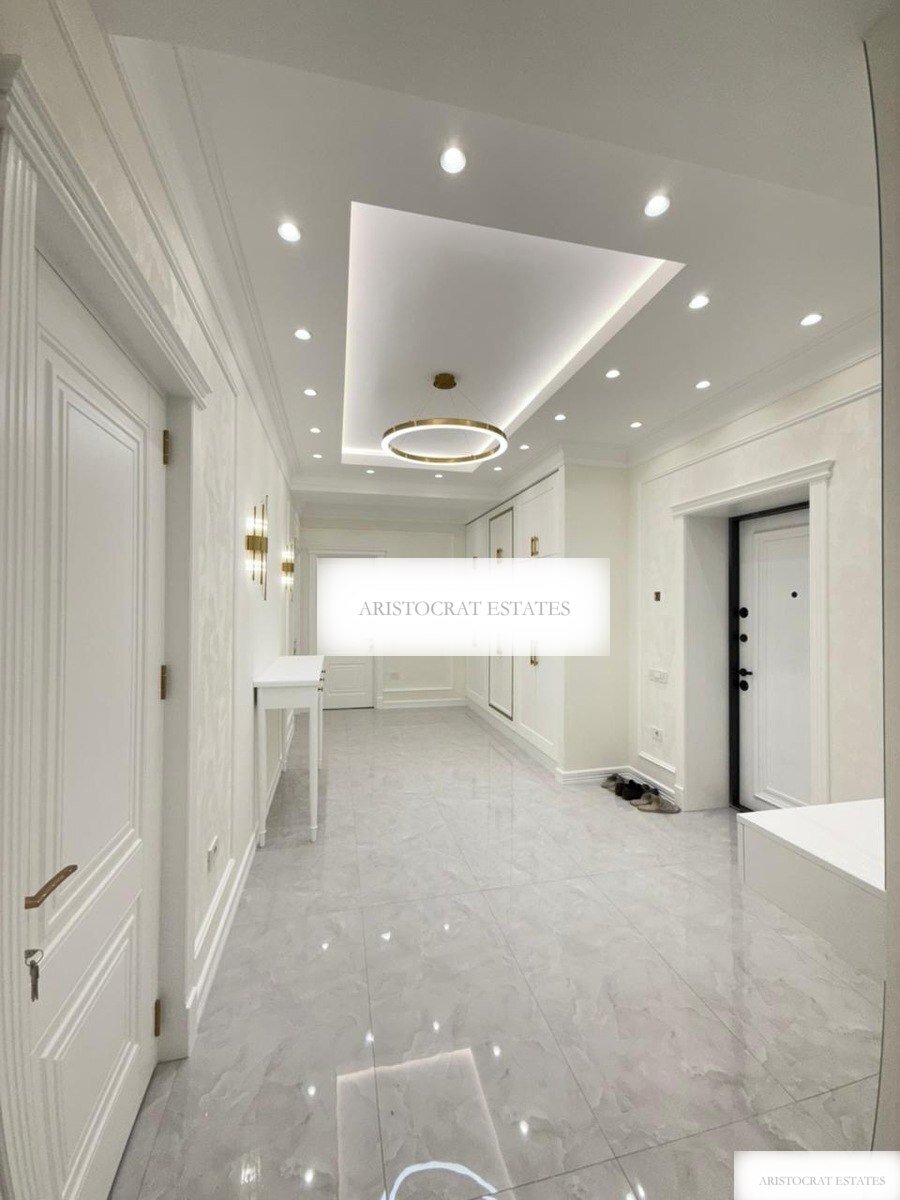 Belvedere, yeni təmirli 4 otaqlı satılır