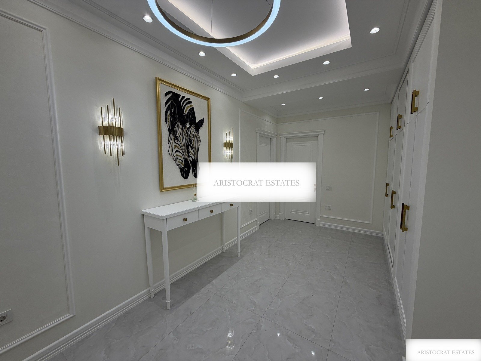 Belvedere, yeni təmirli 4 otaqlı satılır