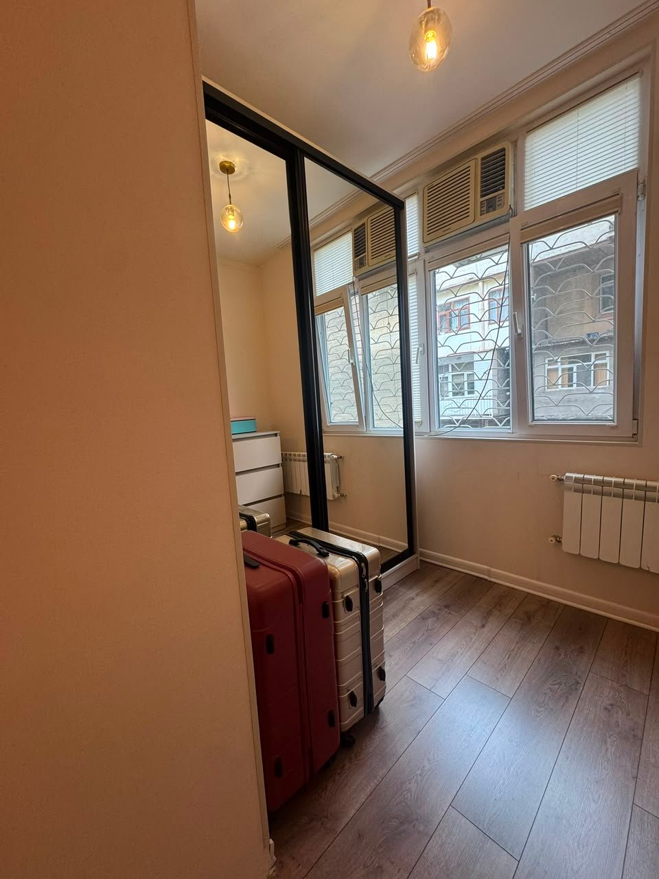 Merkezi park, 2 otaqli stalinka satilir