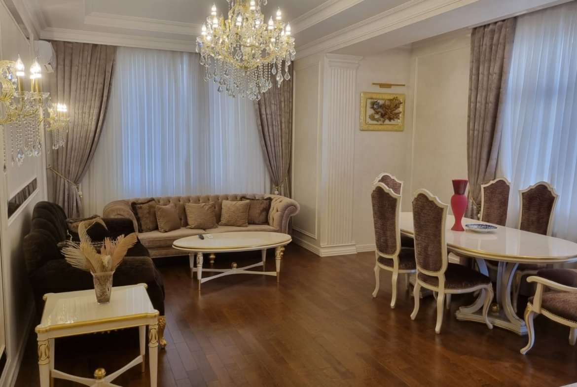 Renessans Palas 2 otaqli əla temirli menzil satilir