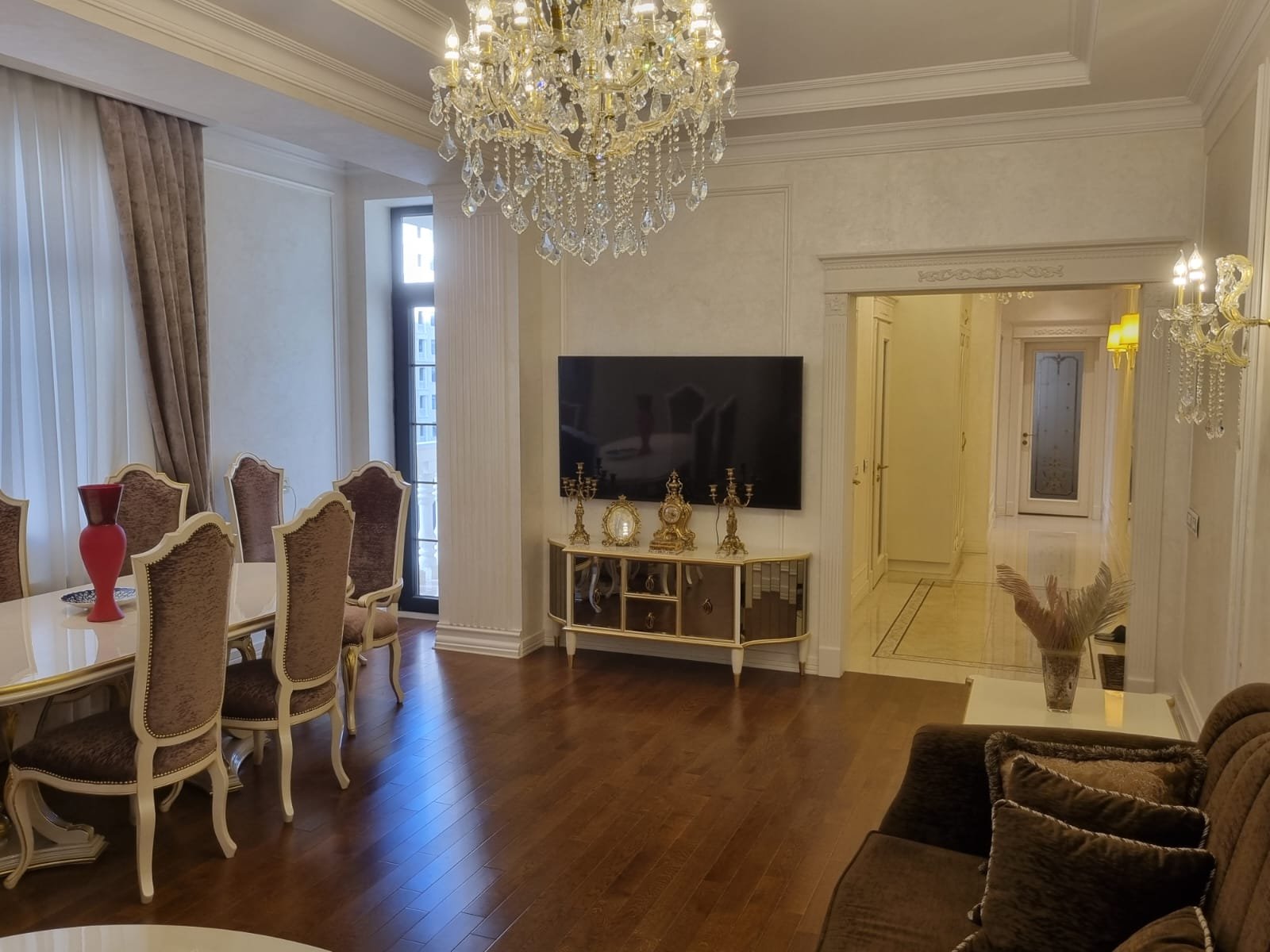 Renessans Palas 2 otaqli əla temirli menzil satilir