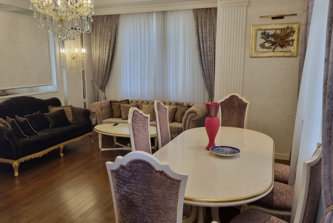 Renessans Palas 2 otaqli əla temirli menzil satilir