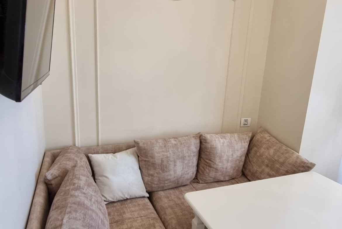 Renessans Palas 2 otaqli əla temirli menzil satilir