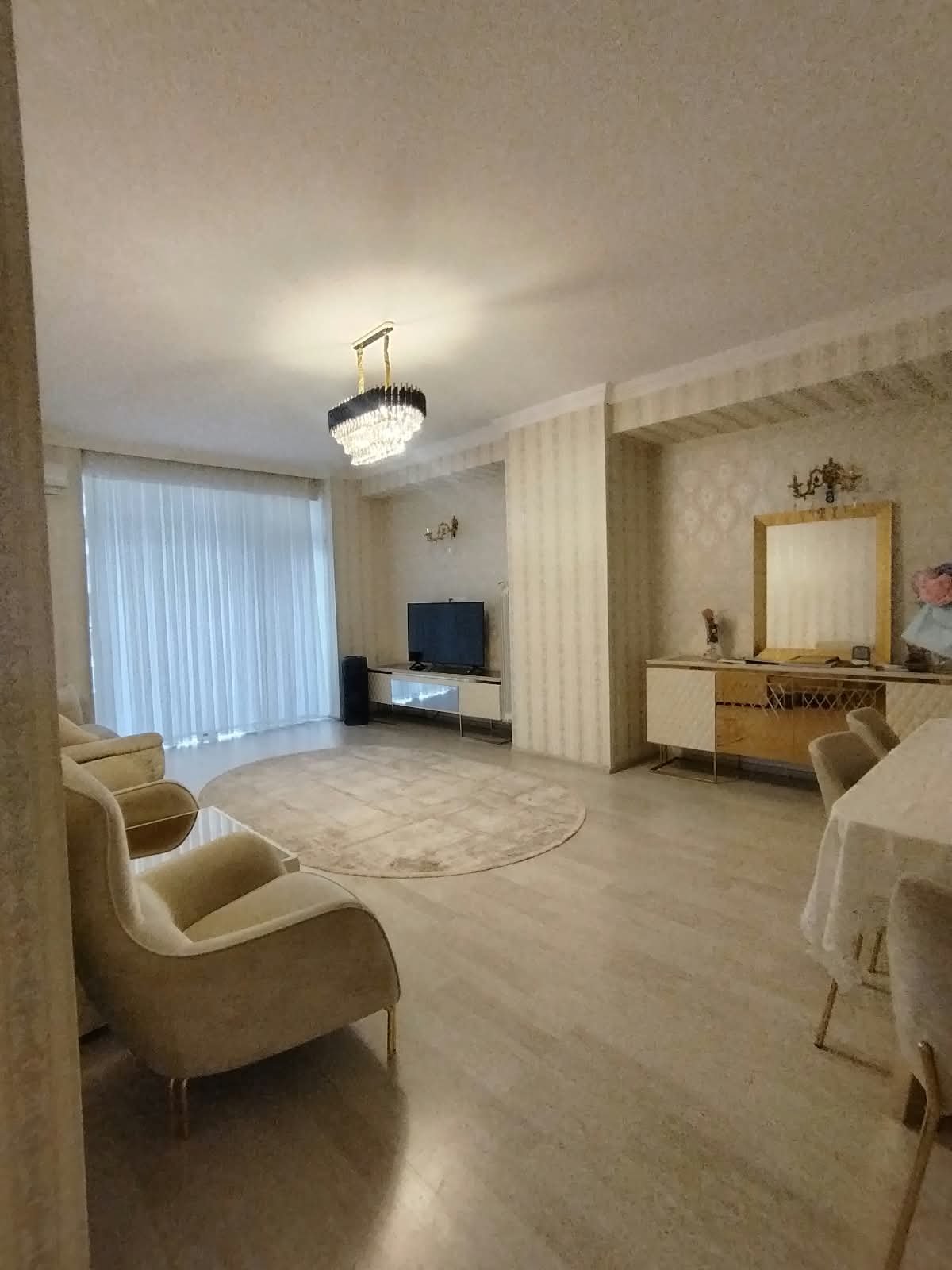 Grand Hayatda 3 otaqlı qaraj daxil satilir