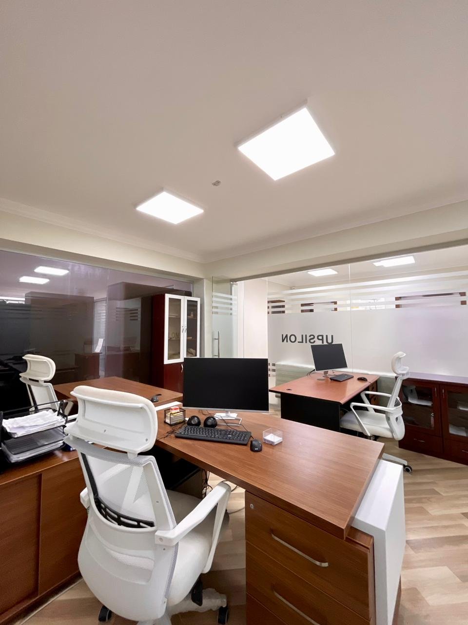 Elmlerde 12 otaqli ofis icare