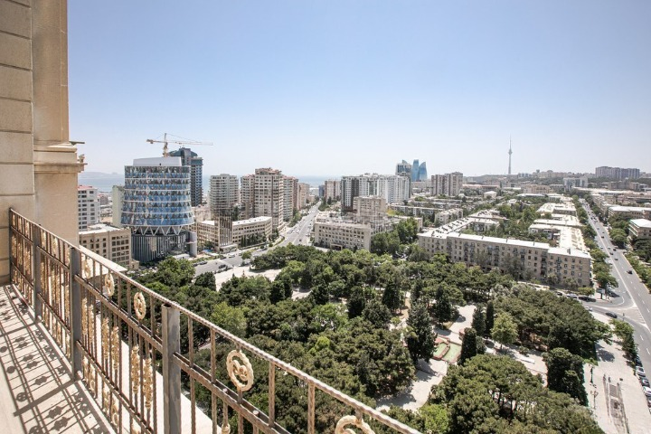 Prestijni Park Academyde 3 otaqli temirsiz satilir