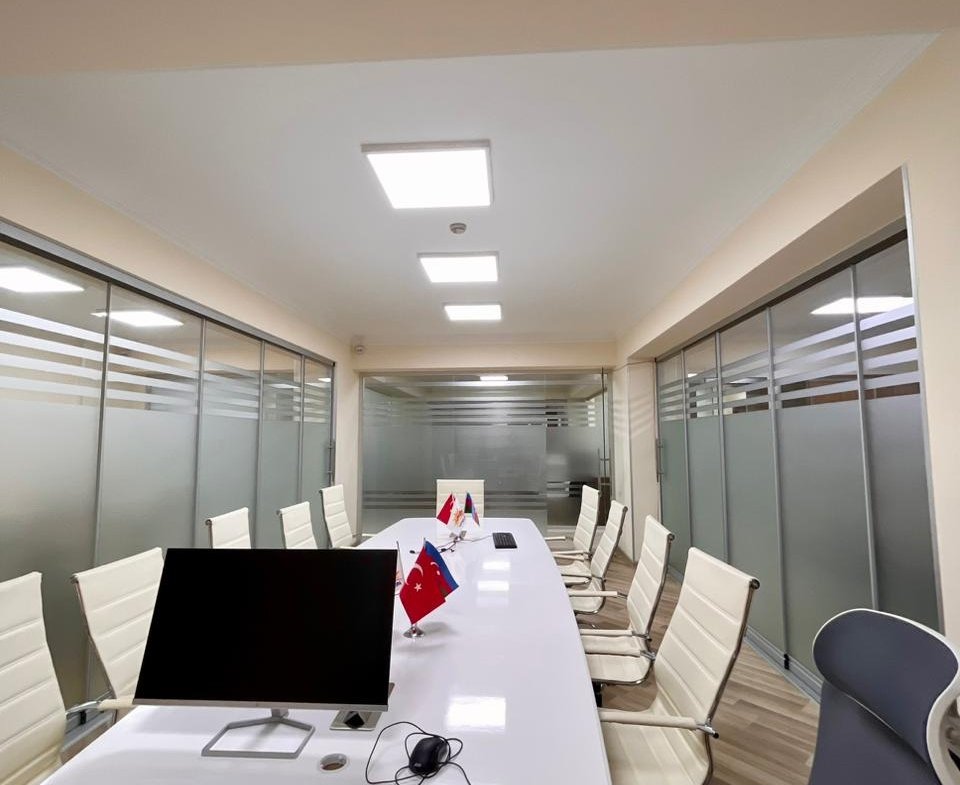 Elmlerde 12 otaqli ofis icare