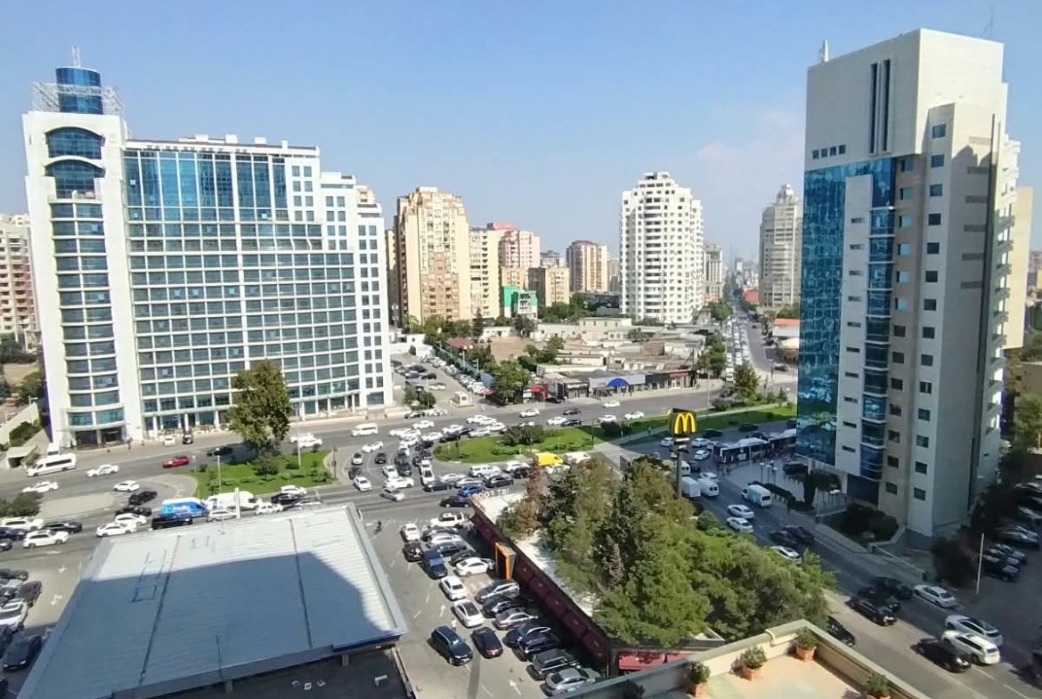 Grand Hayatda 3 otaqlı qaraj daxil satilir