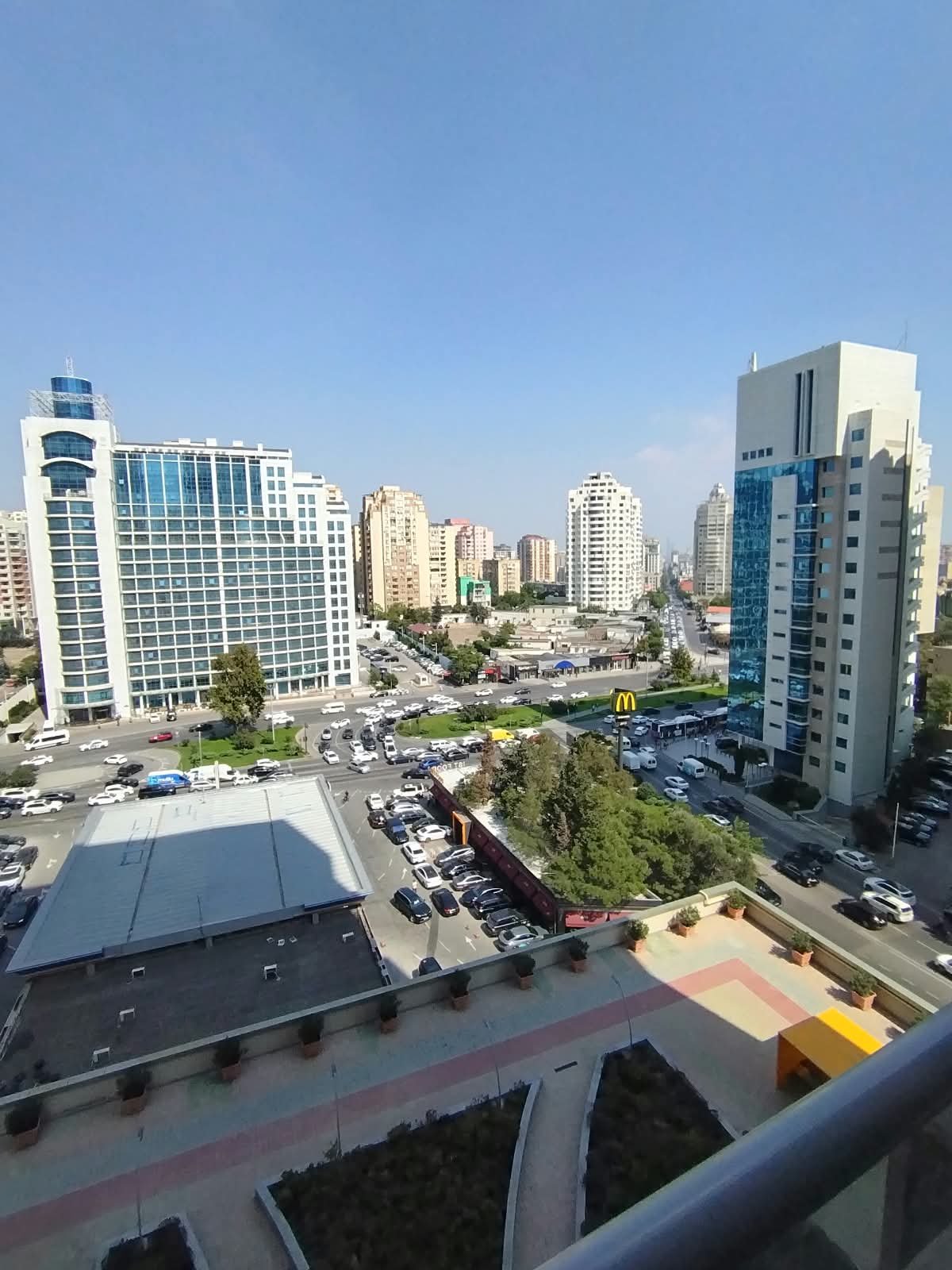 Grand Hayatda 3 otaqlı qaraj daxil satilir