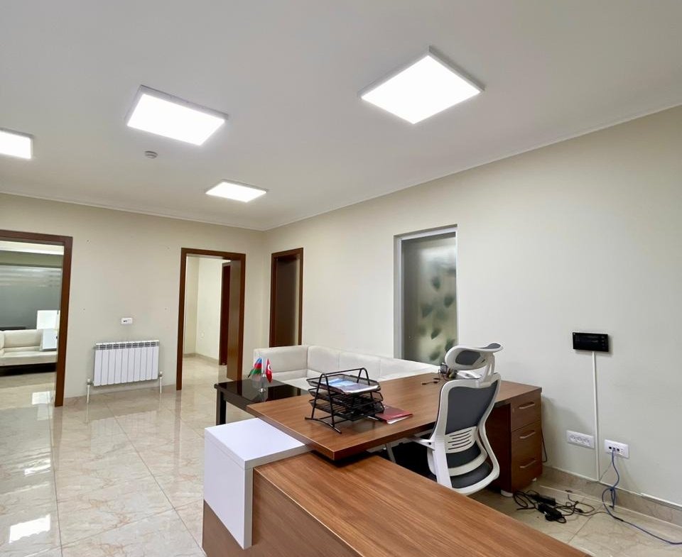 Elmlerde 12 otaqli ofis icare